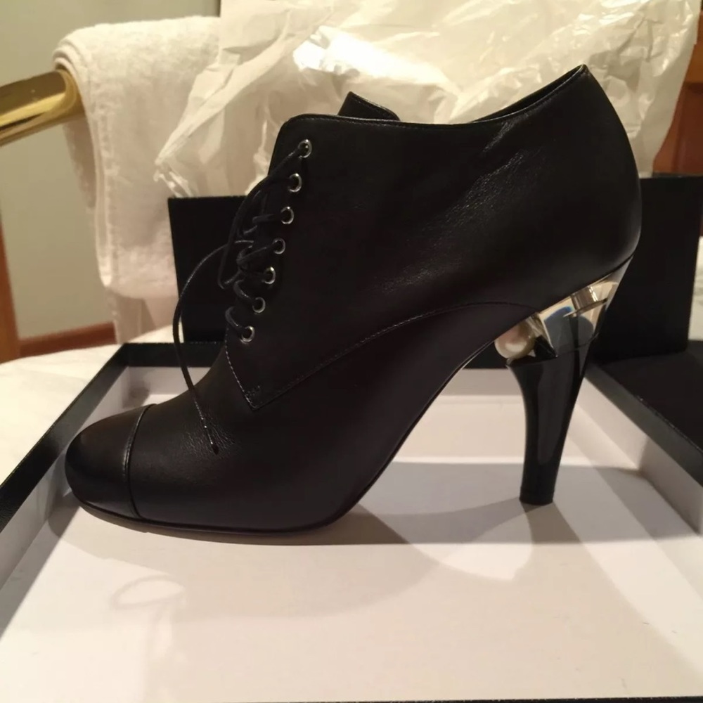 Chanel laceup booties leather pearl-heel black 39 - Picture 2 of 10